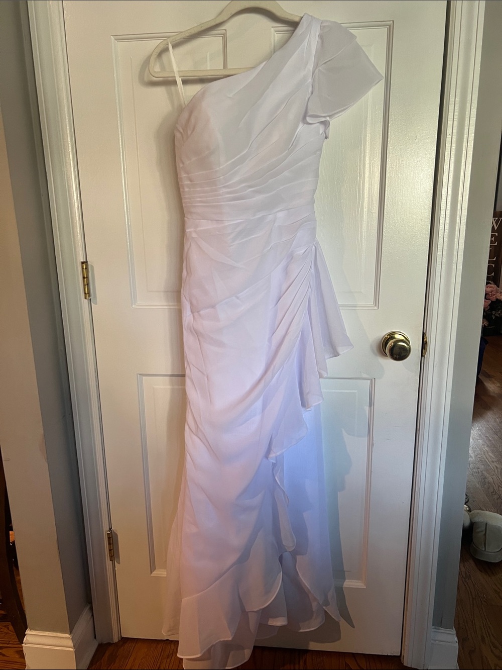 Elegant One-Shoulder White Ruffled Evening Dress